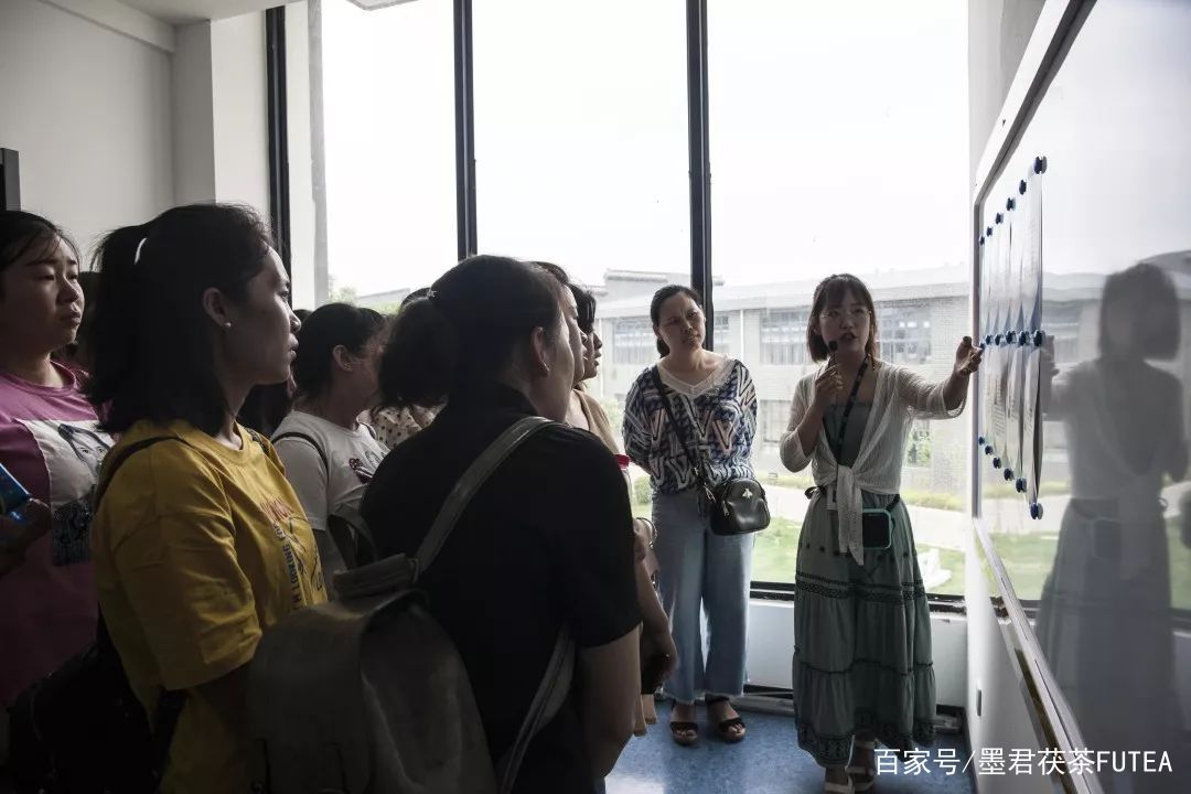 会友会景会茯茶品古品今品墨君|陕西巨鹰公司莅临金叶茯茶参观