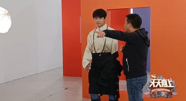 丁真综艺最新消息,丁真综艺首秀上演大型圈粉现场