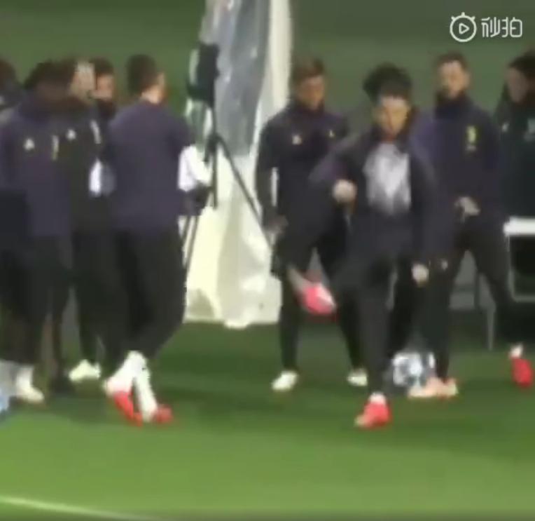 罗三岁训练场面,c罗三岁踢足球比赛