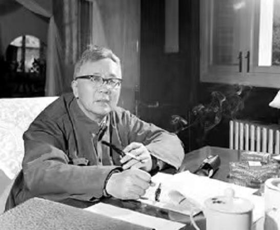 华罗庚读完《七律和郭沫若同志》,给毛主席写信:勤学毛著脱旧胎