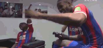 曼联球探报告:把英超边锋们防到怀疑人生,万比萨卡到底有多强?