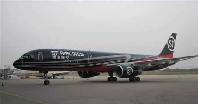 顺丰董事长王卫的管理之道,顺丰总裁王卫维护快递小哥