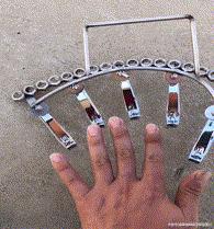 今天过来按脚，恰巧碰见了前女友，我该怎么化解尴尬呢？哈哈哈