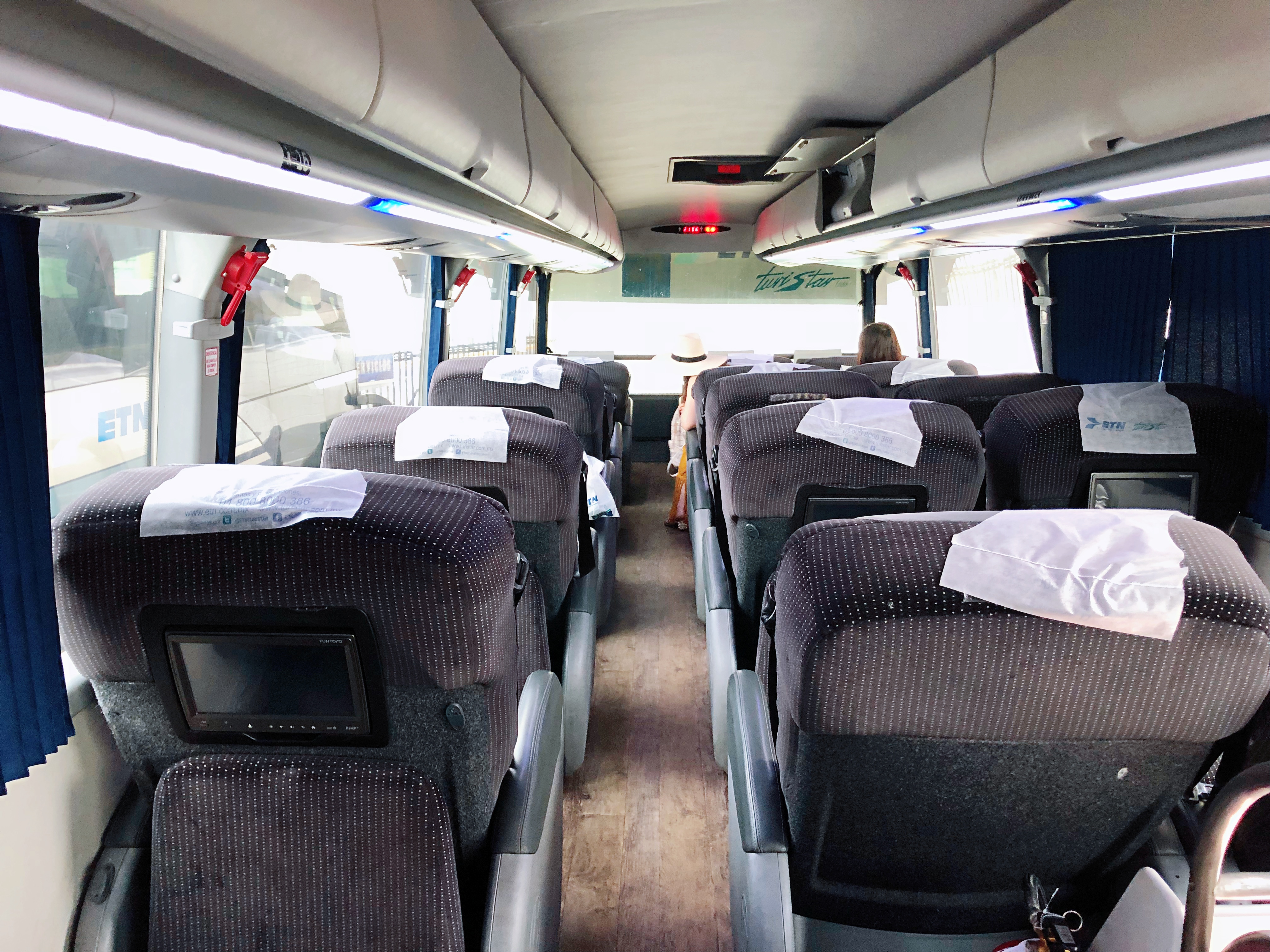 墨西哥大巴免费,墨西哥三辆大巴