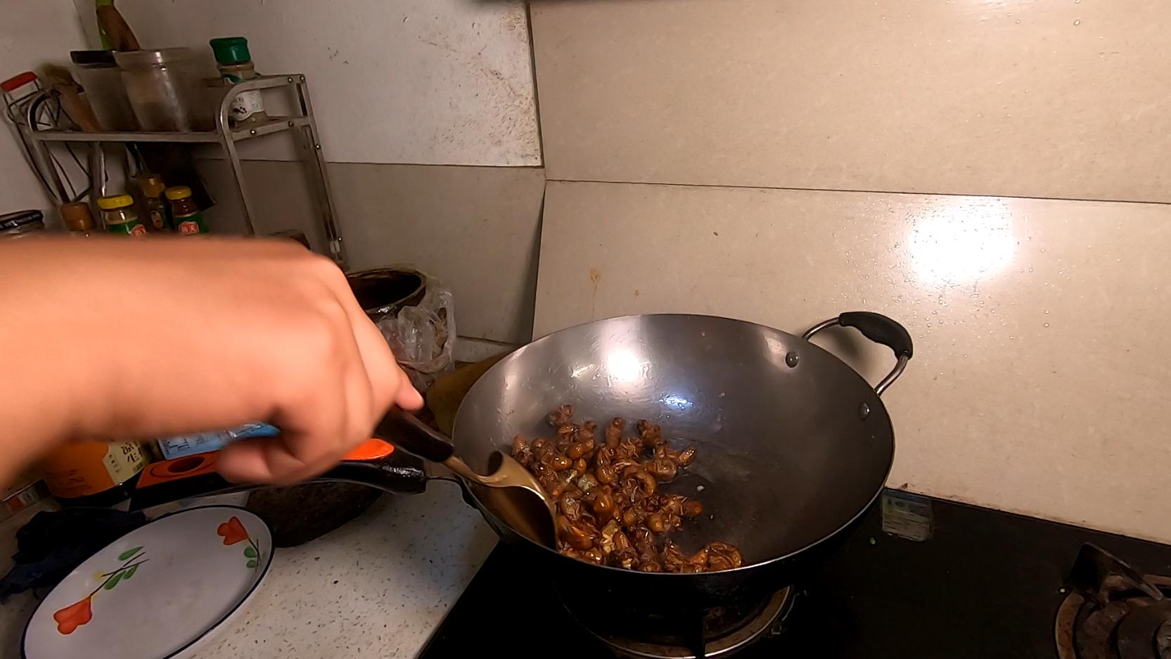 炸知了猴用焯水吗,怎样炸知了猴才酥脆