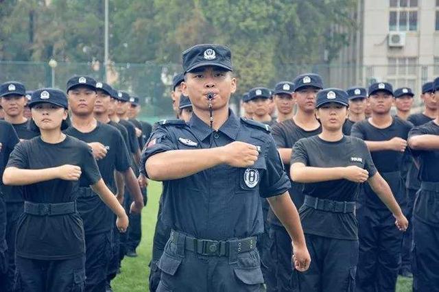 安徽这一所专科大学很不错，就业率很高，毕业90%就是公务员