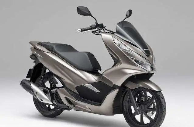 试驾雅马哈nmax150,雅马哈踏板nmax155跟pcx哪个好