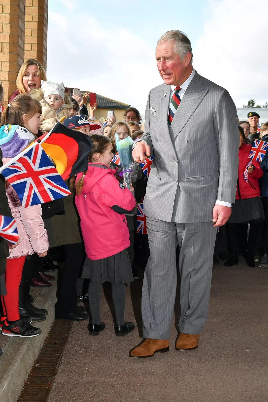 凯特成戴安娜最佳接班人!个头都与婆婆相近,梅根身高数据却成谜