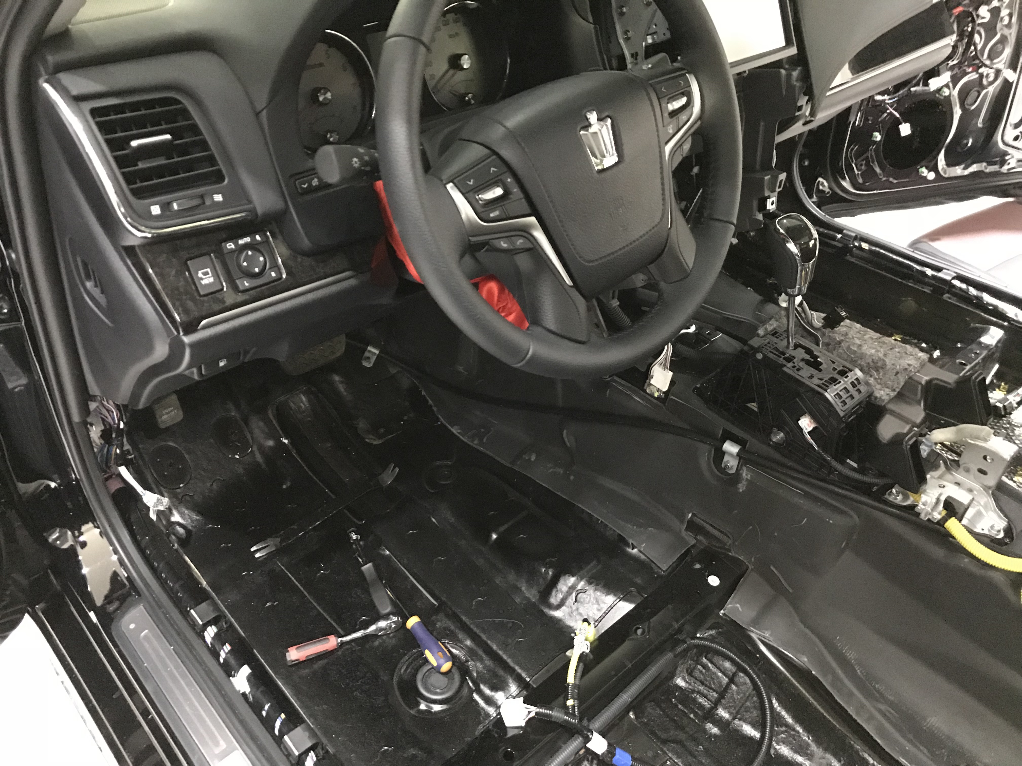 音皇丰田皇冠汽车音响改装桃木功放,视觉听觉双重享受