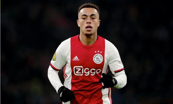 深度:未来右后卫的明日之星——德斯特