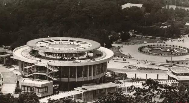 大连劳动公园大足球还在吗,劳动公园大足球叫什么