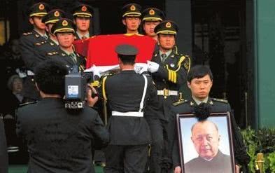 钱学森去世影像,钱学森逝世三军仪仗队