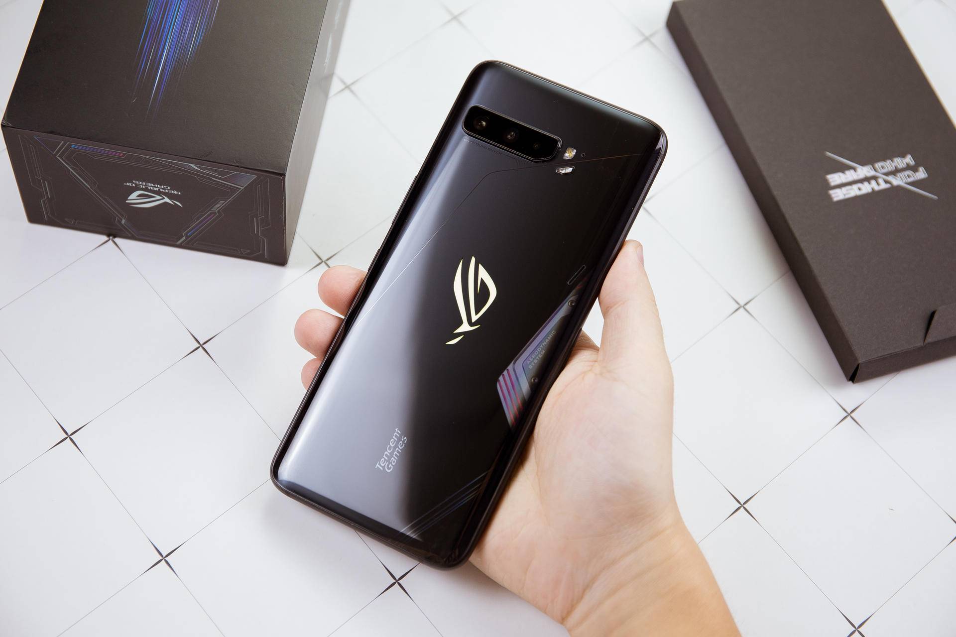 rog游戏手机3玩游戏视频,rog3手机玩法