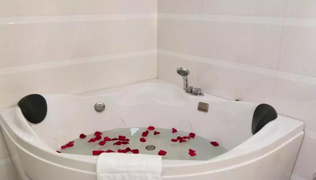 泰州溱湖来自1800米湿地深处云海温泉人文湖景别墅，独享惬意时光