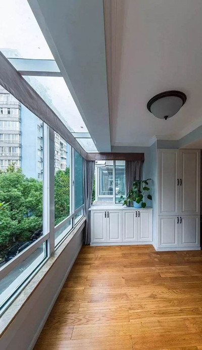 阳台砌墙挨着玻璃要怎么处理,生活阳台砌墙挨着玻璃要怎么处理