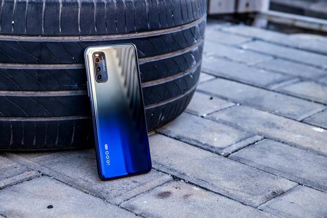 男孩玩游戏结果被游戏气死,男孩玩游戏失败气晕