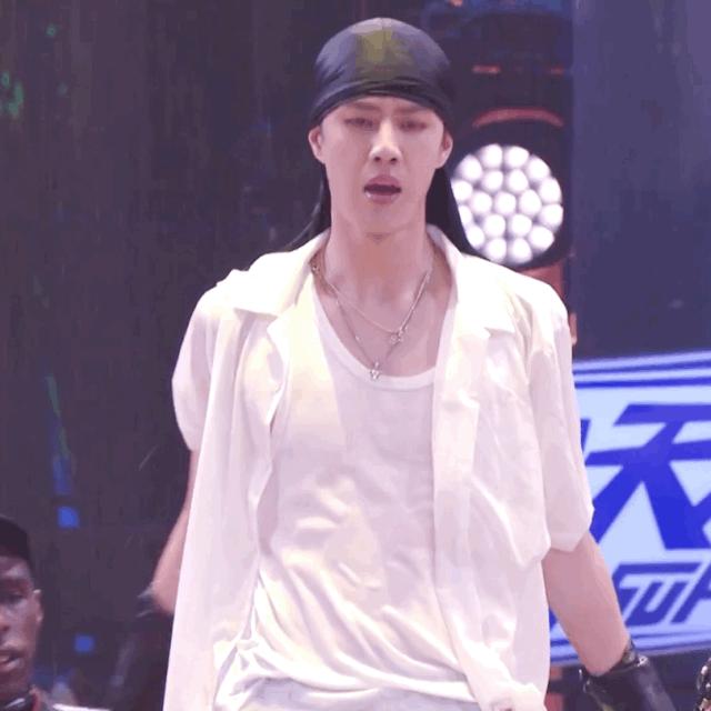 王一博的女性魅力,王一博穿女装vs肖战穿女装