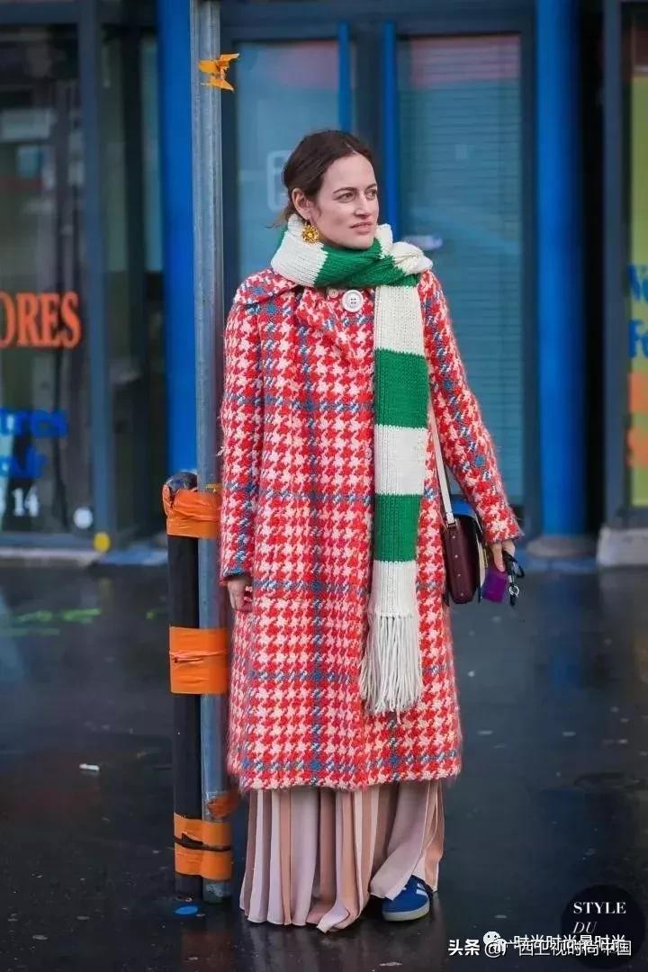 是时候让围巾来“盘活”你的整个衣柜了