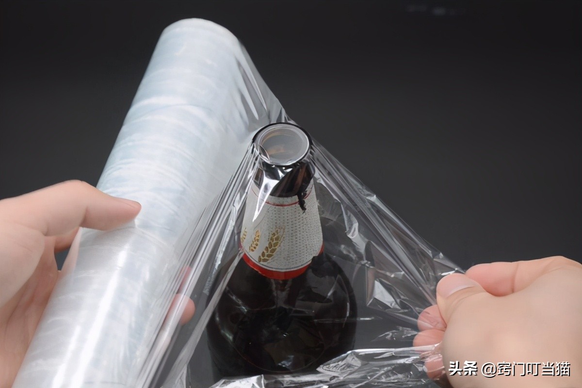 气球套在瓶子底下,气球装在塑料瓶有什么用