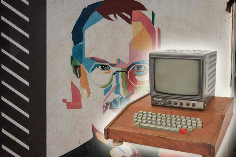 乔布斯亲手打造的电脑,乔布斯亲自组装的手机