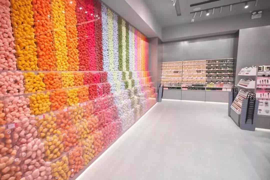 店播+快时尚+网红场景=业绩20万/店/天“调色师”这么玩不火才怪