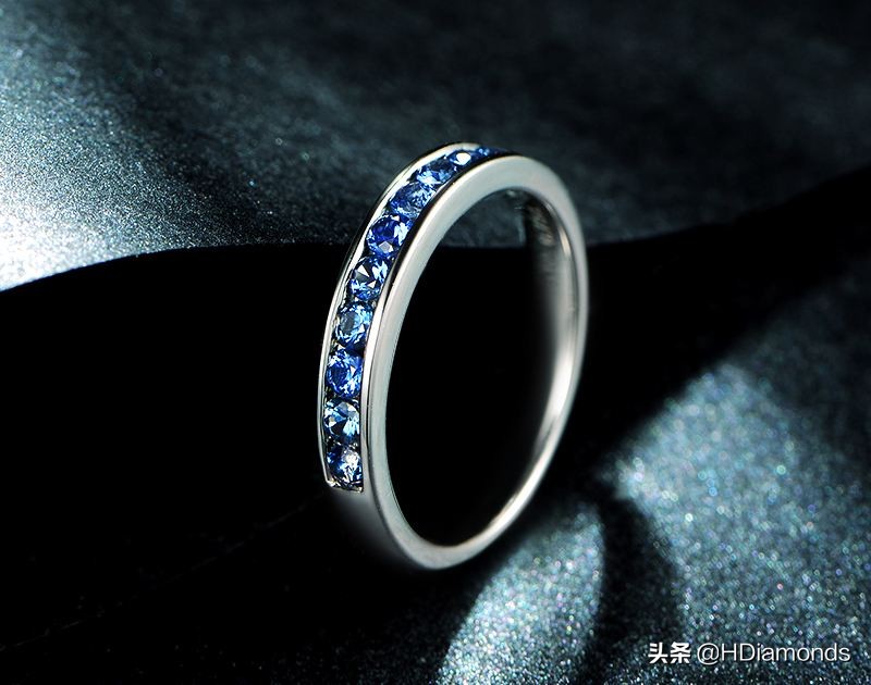 蓝宝石戒指有哪些款式好看简单,翡翠镶嵌戒指款式最新图片
