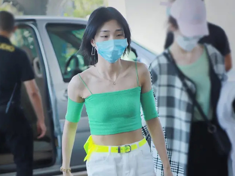 荧光色显白穿搭,荧光黄发色穿衣搭配