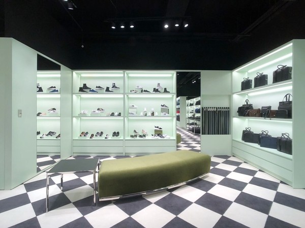 prada香港特卖,prada最新秀