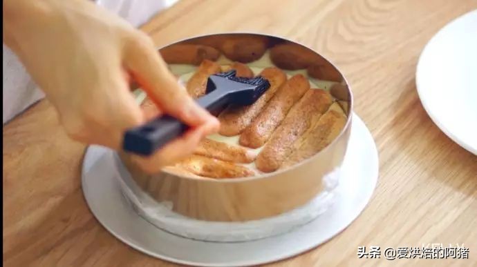 提拉米苏不用隔热打发蛋黄的方法,提拉米苏放蛋黄有什么用