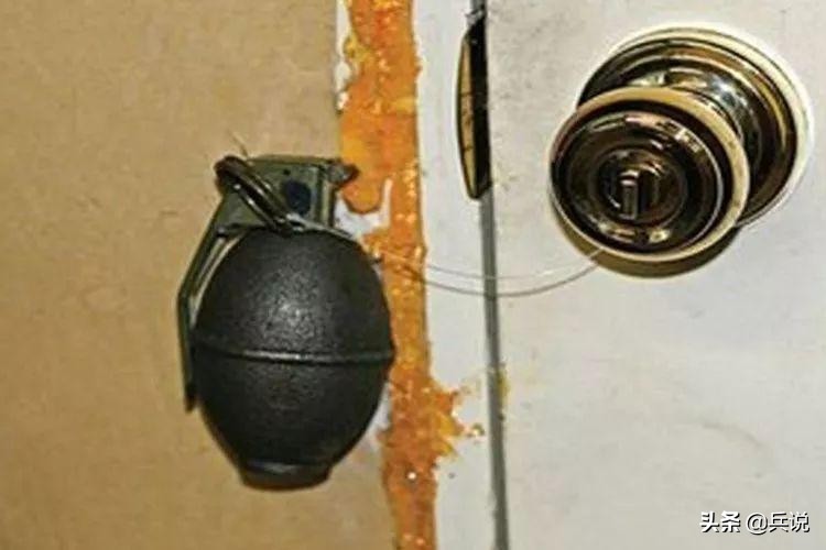 越军遍设竹尖陷阱,外加毒蛇,美军闻风丧胆,不敢收尸