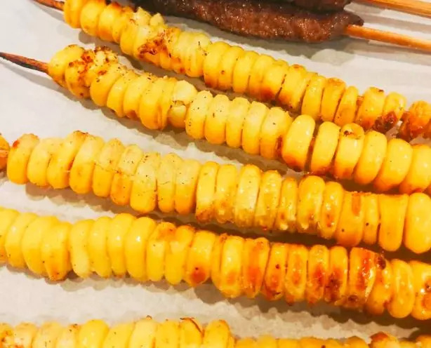 这家店只卖牛肉串,自助烧烤肉串店39元一位