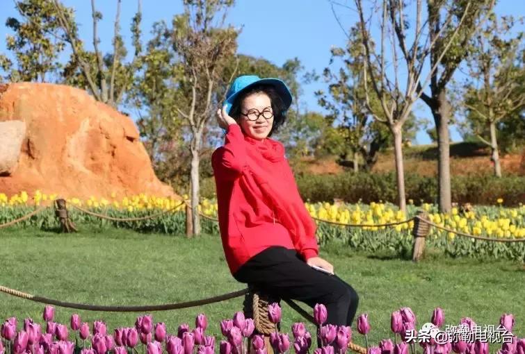 太热闹!弥勒花海、人海、车海、舞海...这些人上镜了!