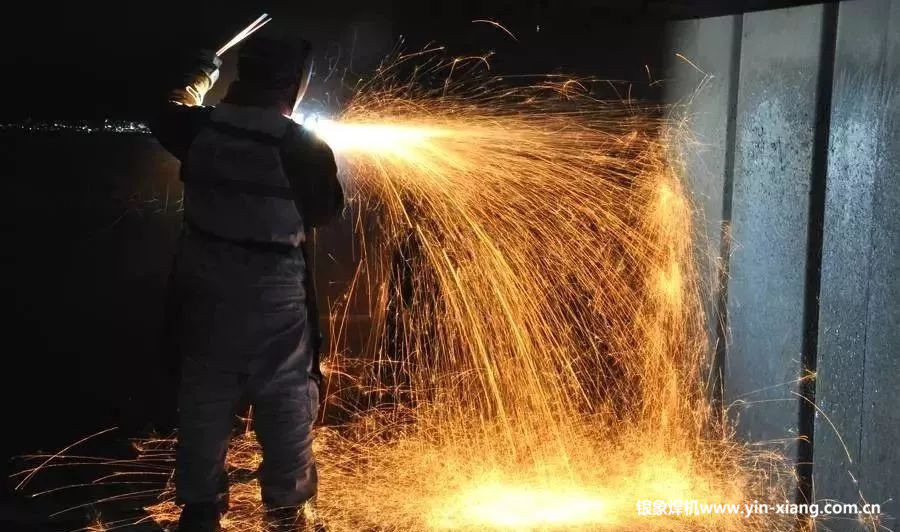 焊工最容易受什么伤,焊工的苦一般人能承受吗