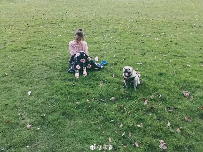 她笔下的女人韵味十足,他笔下的女子美得倾国倾城