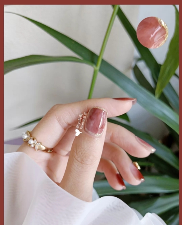 贴甲片美甲款式复古,复古撞色格子美甲教程