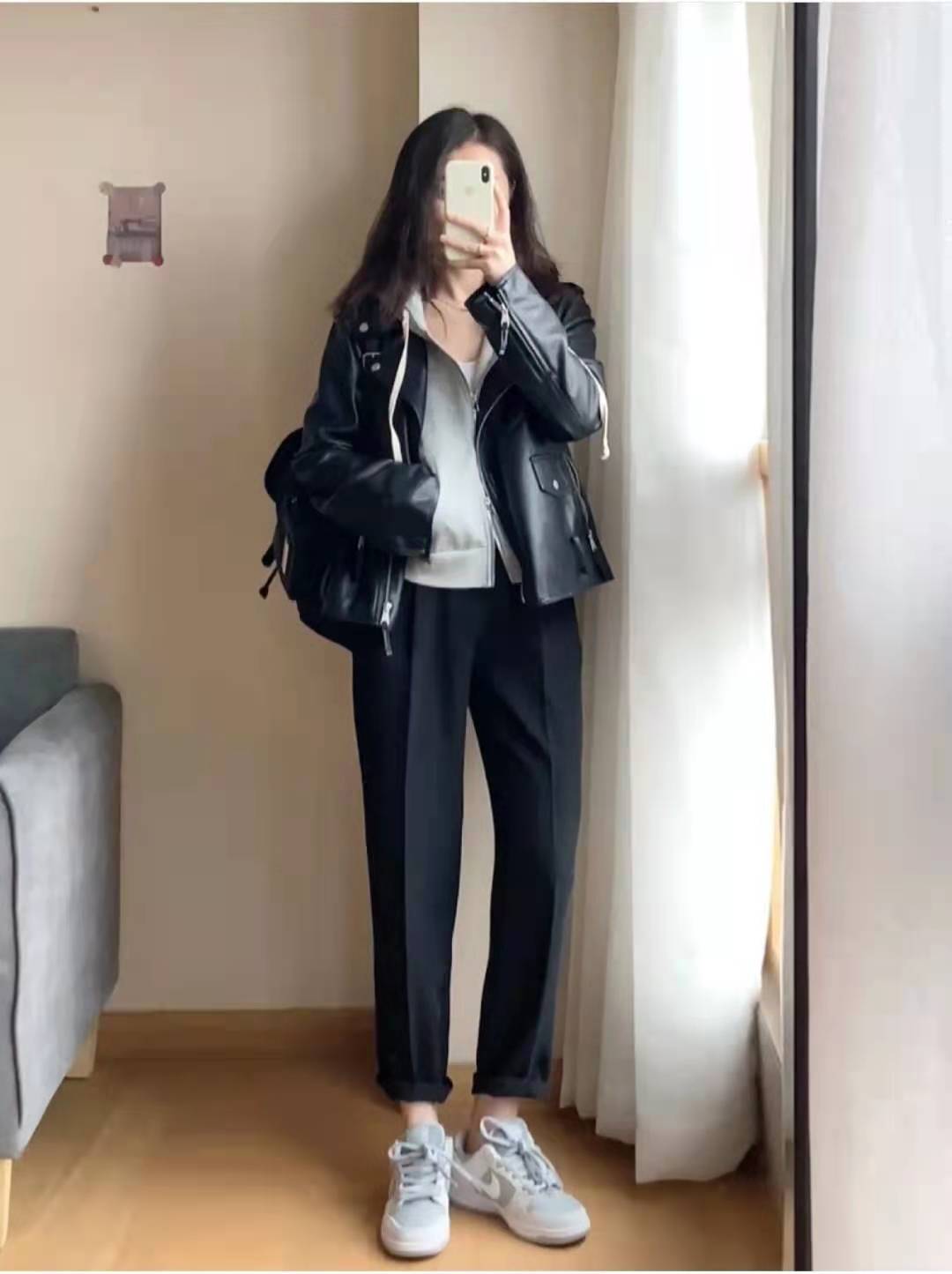 黑色上衣配什么颜色的裤子,黑色上衣配什么颜色的裤子更合适