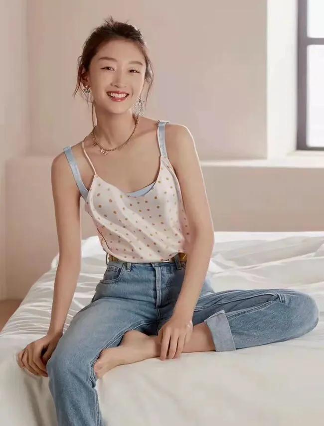 16岁出道荣获影后,周冬雨一个谋女郎的成长之路