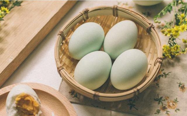 一文说全:腌咸蛋的各种江湖美味流派,说到最后,眼眶湿润了