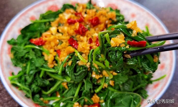 这菜被“误解”多年，闻着臭吃着香，焯水后拌上蒜泥酱，真鲜美呀