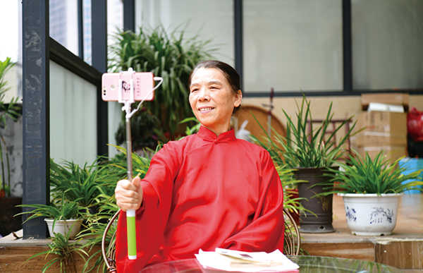 浏阳老师网红,网红67岁老师