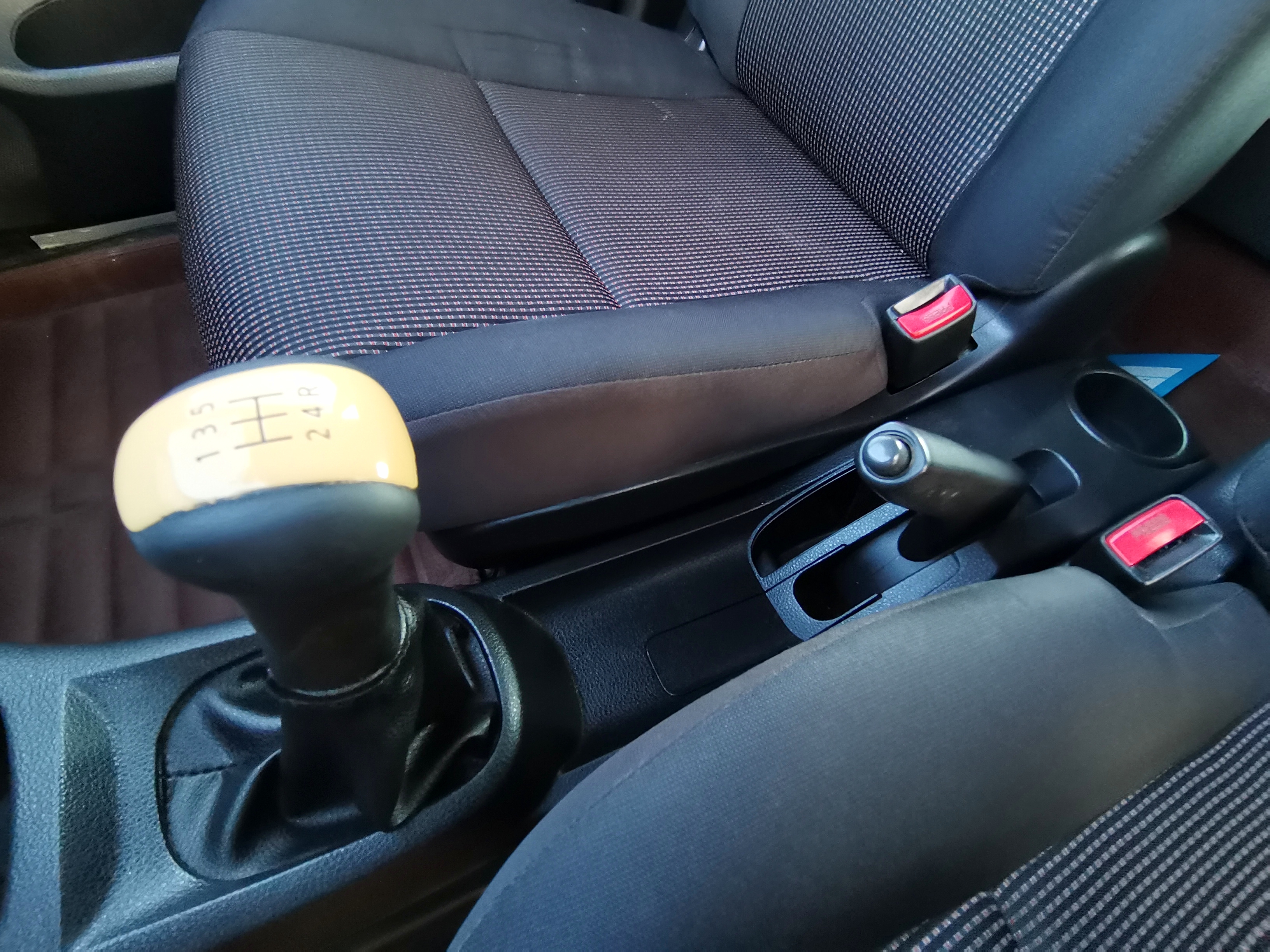 日产骊威2010落地价多少钱,10年日产骊威手动全能