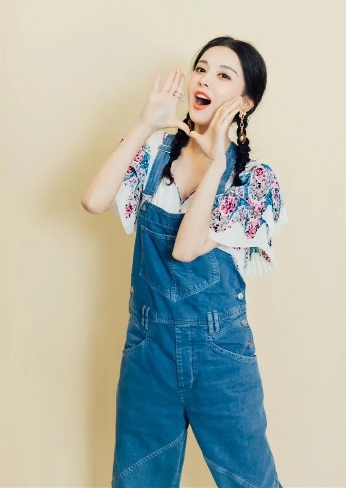 微胖女背带裤搭法,160120斤微胖女生穿搭粉色背带裤