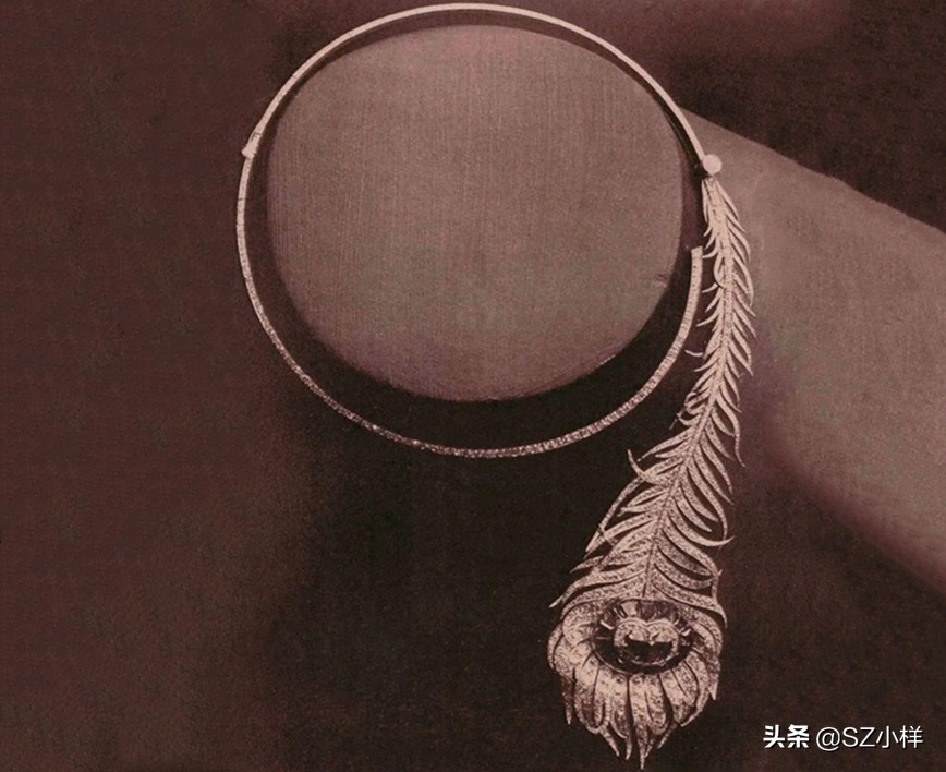 轻盈飘逸的羽毛，承载厚重的文化，演绎珠宝界永不落幕的时尚经典