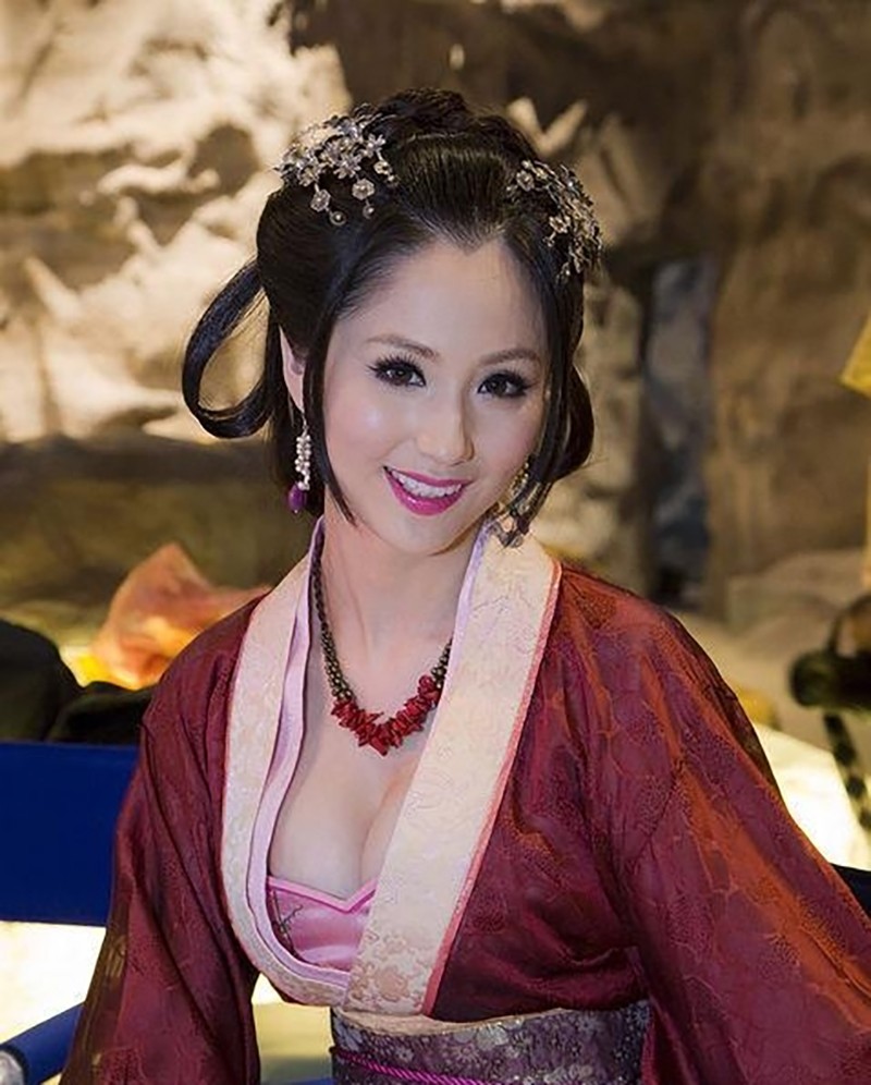 她被誉为欧洲第一美人,她被称为东方第一美人