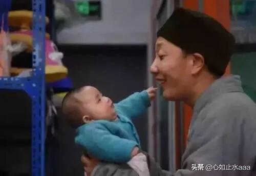 “花和尚”8年多了30个孩子，被赶出寺庙，无奈解释：*日我**行一善