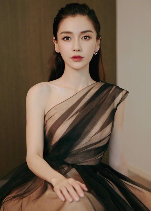 脸上有4个特点的女人很显老,脸上有3个特点女人会越来越漂亮