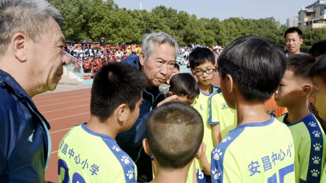 足球鞋新闻,足球鞋慈善捐赠