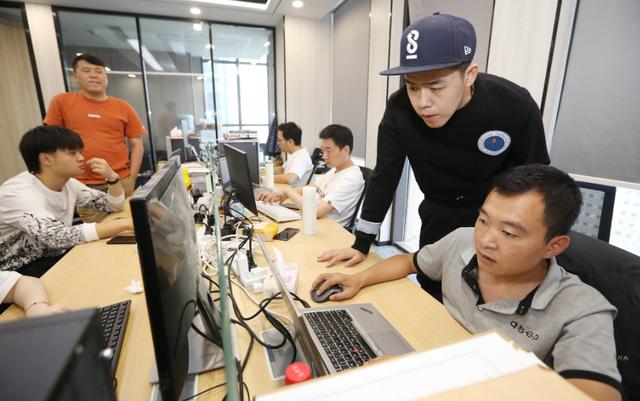 每天喝一杯蜂蜜水身体会怎样？杭州小伙2个月“暴瘦”20斤