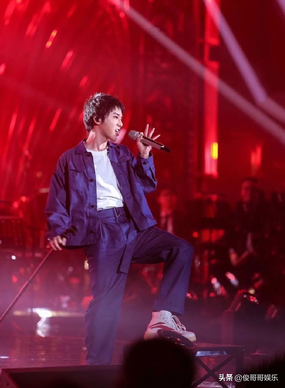 李宁官宣华晨宇为全球代言人,华晨宇代言李宁的是哪个系列