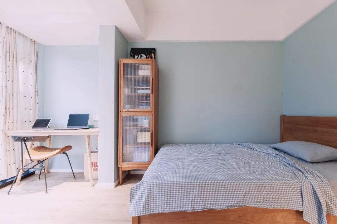 卧室太小床头柜放不下来,卧室床不放床头可以吗